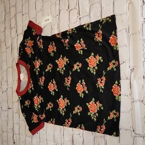 Medium LuLaRoe Liv short sleeve tee black with red flowers